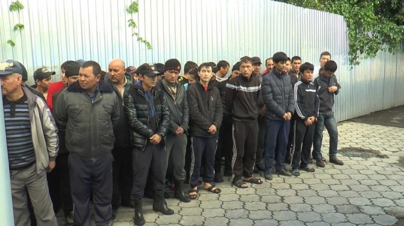 Гастарбайтеры из Узбекистана работали в автопарках Алматы
