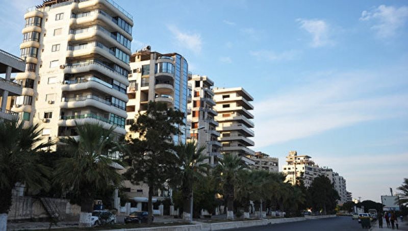 Российские и иностранные журналисты попали под артобстрел в Латакии