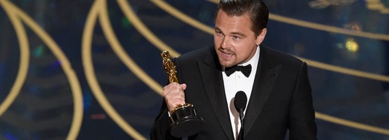 ДиКаприо забыл «Оскар» в ресторане (ВИДЕО)