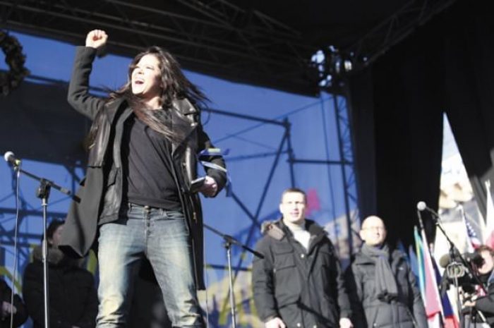 Мишель Обама наградила певицу Руслану