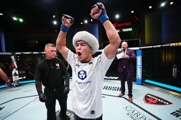 Казахстанский боец одержал победу в поединке UFC