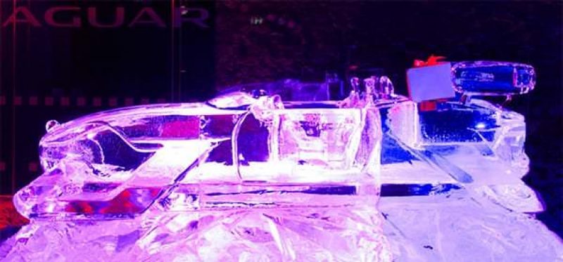 Jaguar представил сани для Санта-Клауса