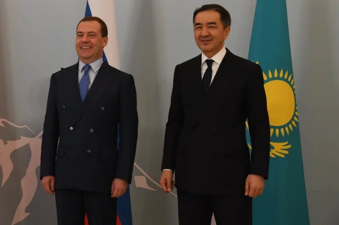 Надо чаще практиковаться в казахском языке – Дмитрий Медведев