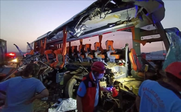 Девять человек погибли при аварии автобуса в Турции