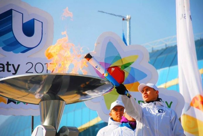 В Алматы зажгли огонь Универсиады-2017