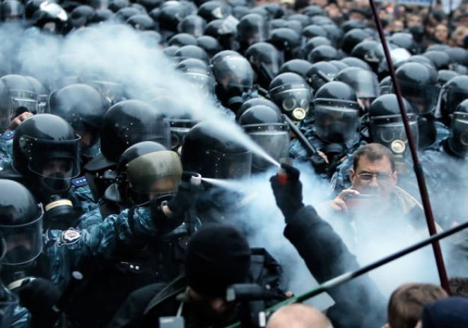 Украина пригрозила перекрыть границу