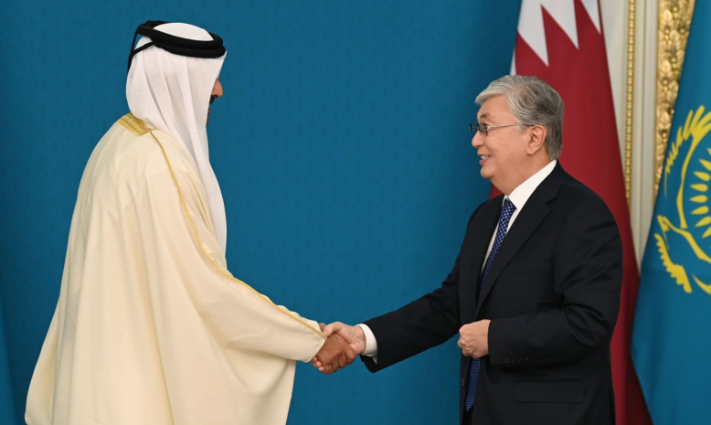 Токаев наградил шейха Тамима бен Хамада Аль Тани орденом «Алтын Қыран»