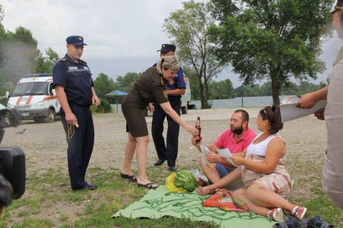 В Усть-Каменогорске отдыхающие поменяли алкоголь на свистки