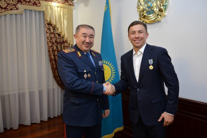 Тургумбаев вручил медаль Головкину