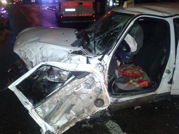 Спасатели «вырезали» водителя из машины после ДТП