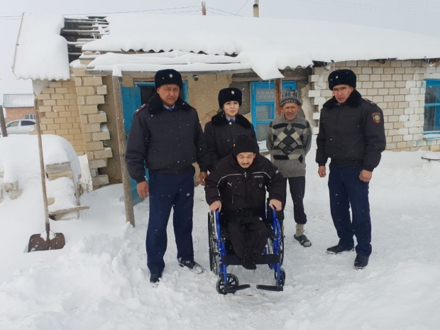 «Эстафету добра» в преддверии Нового года организовали полицейские ВКО