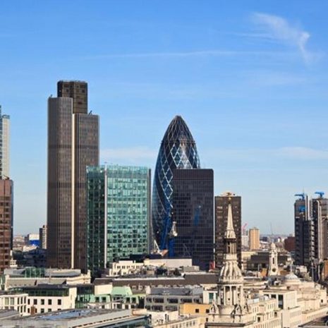 В центре Лондона появился солярий для нудистов