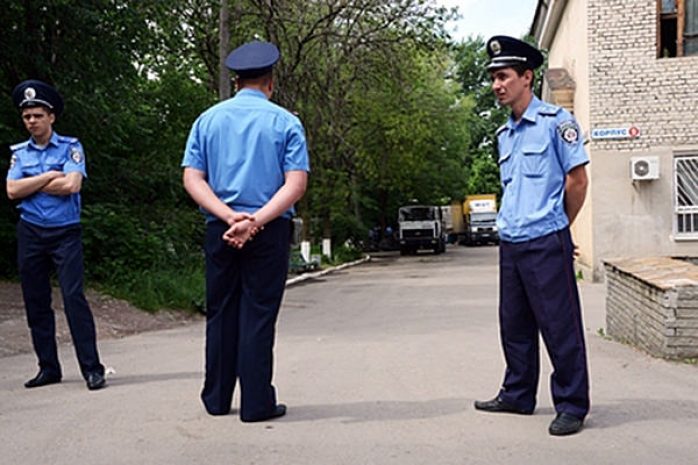 Киев приказал отозвать милицию из Донецкой и Луганской областей