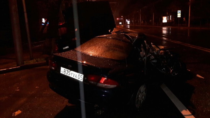 В Алматы машину разорвало пополам. ФОТО