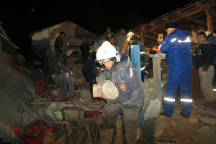 В Шымкенте хоронят погибшую при обрушении дома женщину