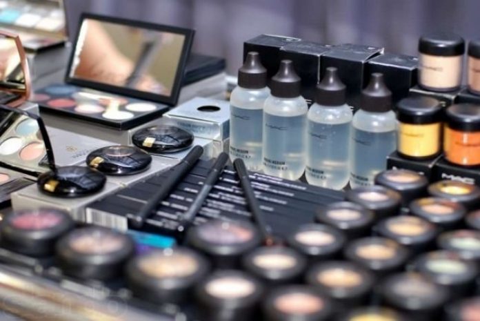 M.A.C и Прабал Гурунг создали коллекцию макияжа