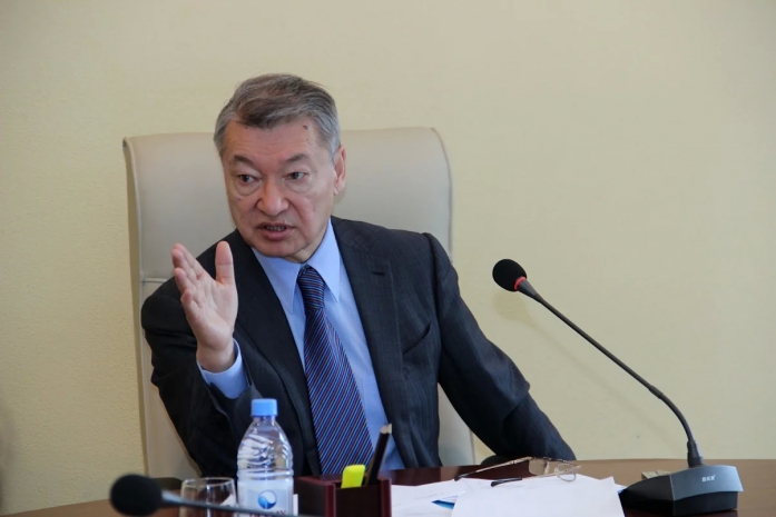 Даниал Ахметов дал месяц на восстановление домов, пострадавших от паводков