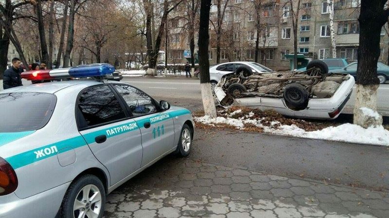 В Алматы водитель скрылся с места ДТП (ФОТО)
