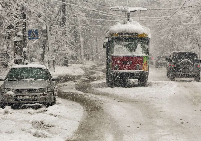 Снегопады и метели вновь обрушились на Казахстан