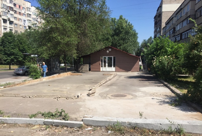 В Алматы сносят летние площадки