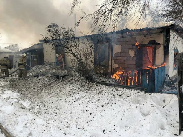 Три человека заживо сгорели в селе Павлодарской области