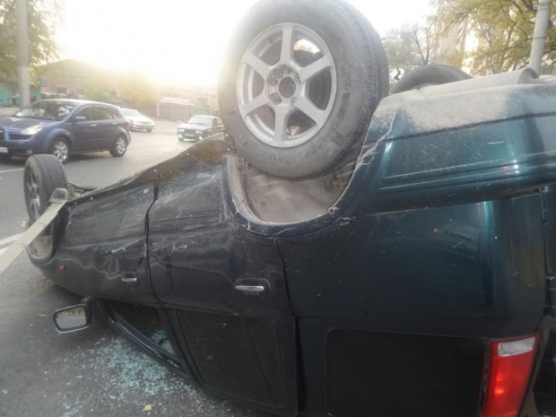 В Алматы очередной «перевертыш» на дороге (ФОТО)