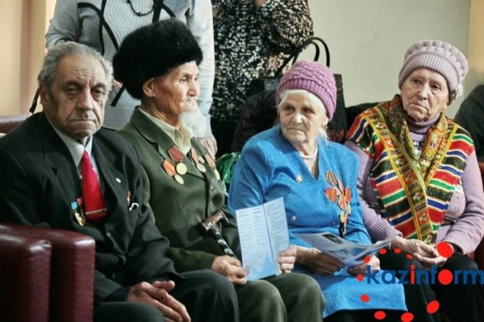 Ветераны и школьники Алматы против вируса Зика