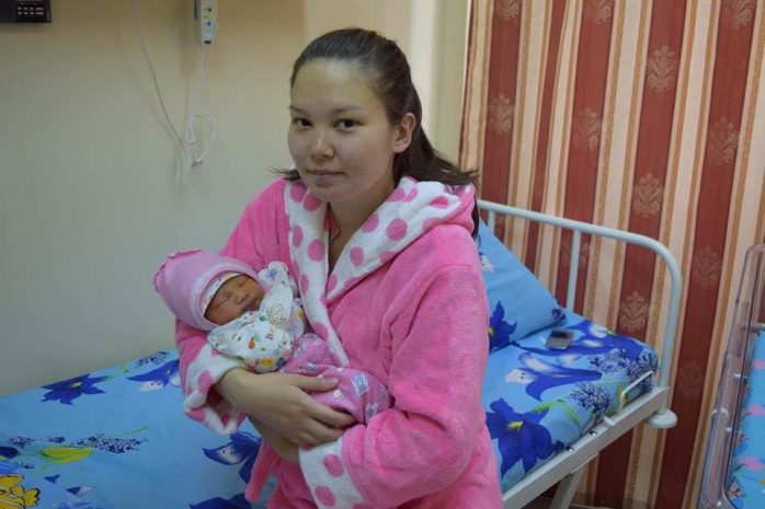 Мама миллионной жительницы Астаны будет вести аккаунты новорожденной в соцсетях