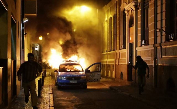 В Мексике демонстранты подожгли офис администрации штата