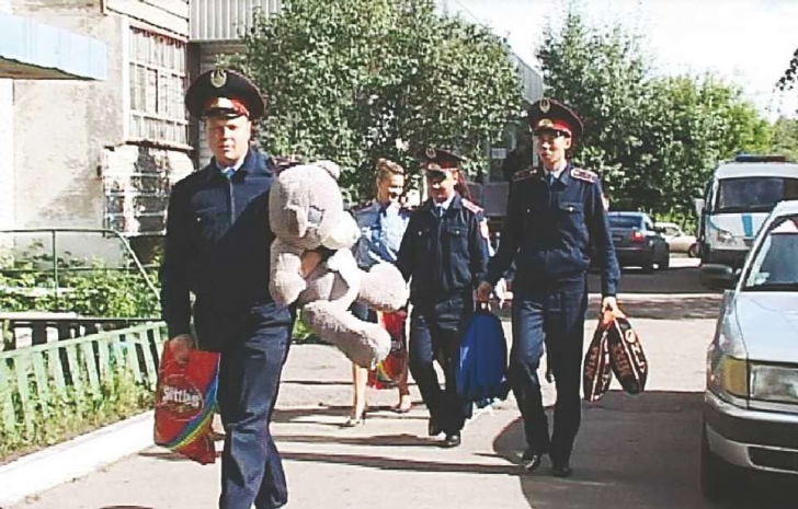В СКО полицейские дарят игрушки