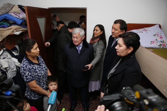 Вице-премьер встретилась с многодетными семьями Атырауской области