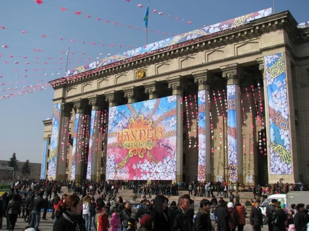 Алматинцев ждут 25 тонн баурсаков и пять тонн плова