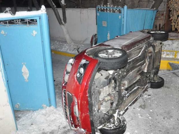 В Алматы машина врезалась в ворота детского санатория