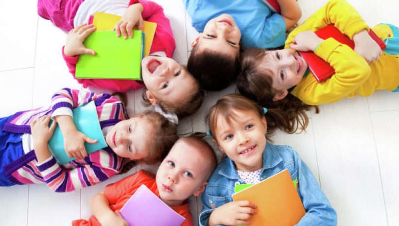 В Казахстане начнут поощрять усыновление детей