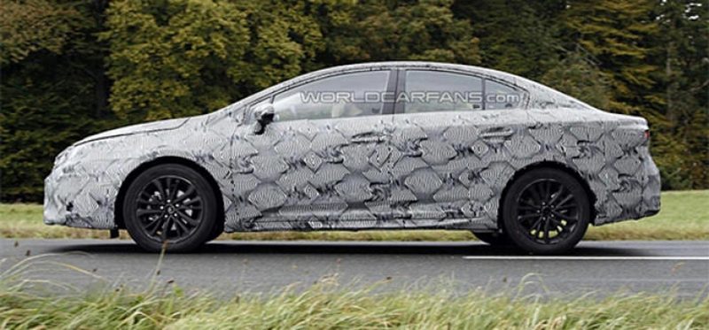 Toyota вывела на тесты новое поколение Avensis
