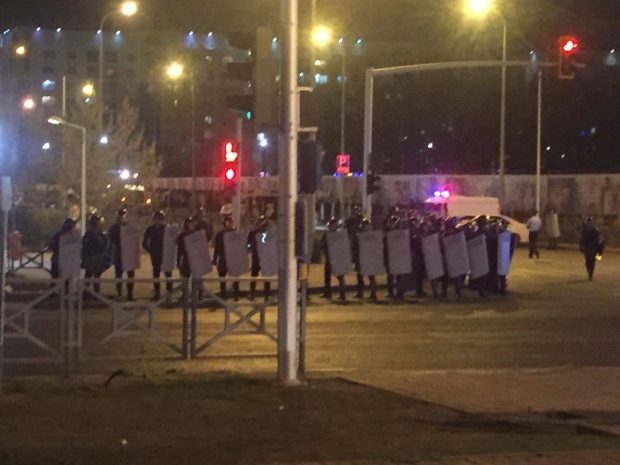 Беспорядки в Астане: полиция и СОБР перекрыли улицы