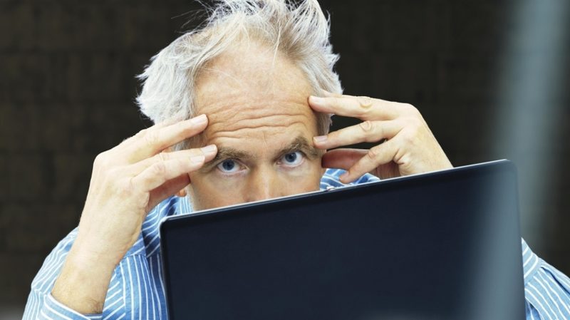 Почему стресс приводит к седине и облысению