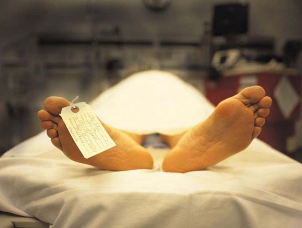 В Караганде женщина повесилась на колготках