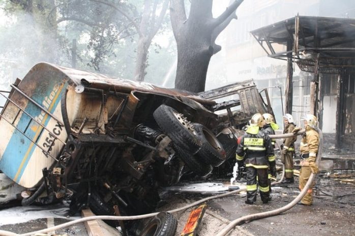 Авария в центре Алматы глазами очевидцаЭксклюзив