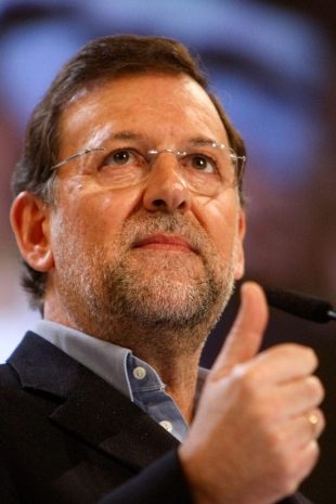 СМИ: на премьера Испании напали во время прогулки