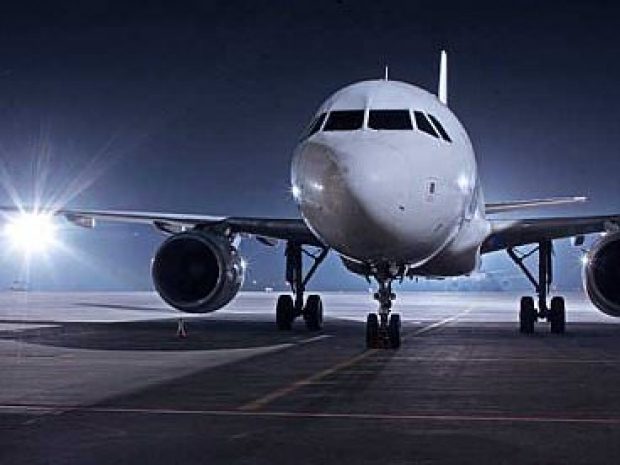 В самолете подрались 165 пассажиров, стюардессы, штурман и пилот