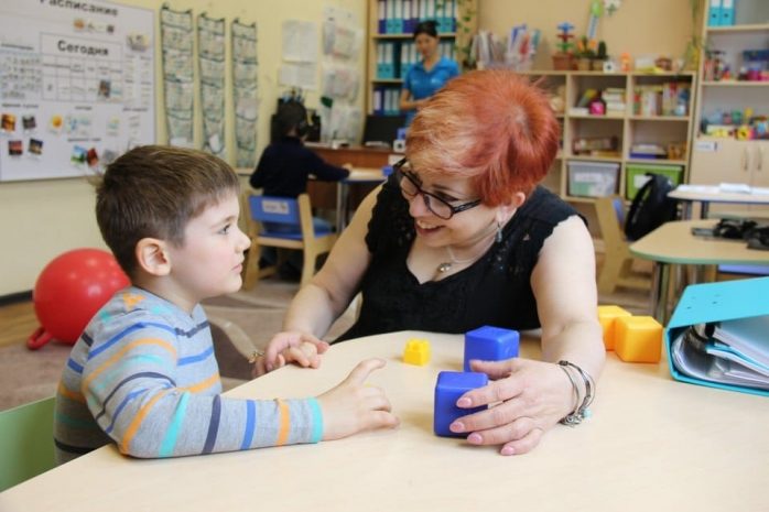 Американский специалист обучила алматинских педагогов работе с «особенными» детьми