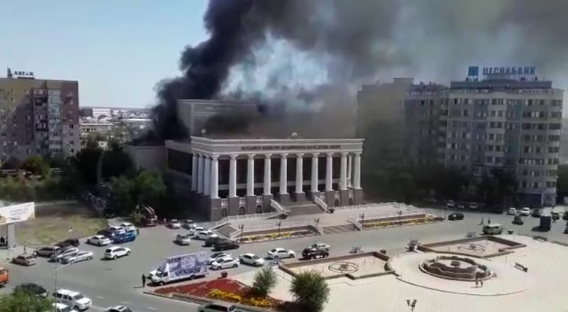 Драматический театр горит в Атырау