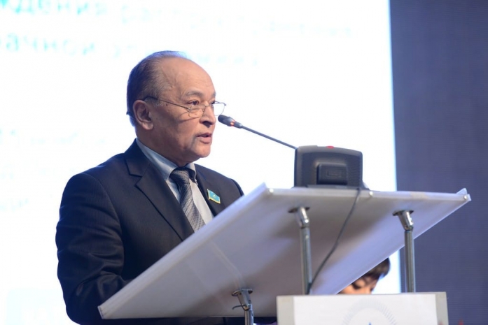 В мажилисе курят около 80% депутатовЭксклюзив