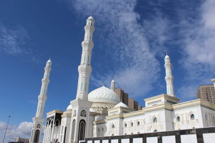 Нурсултан Назарбаев посетил мечеть «Хазрет Султан»