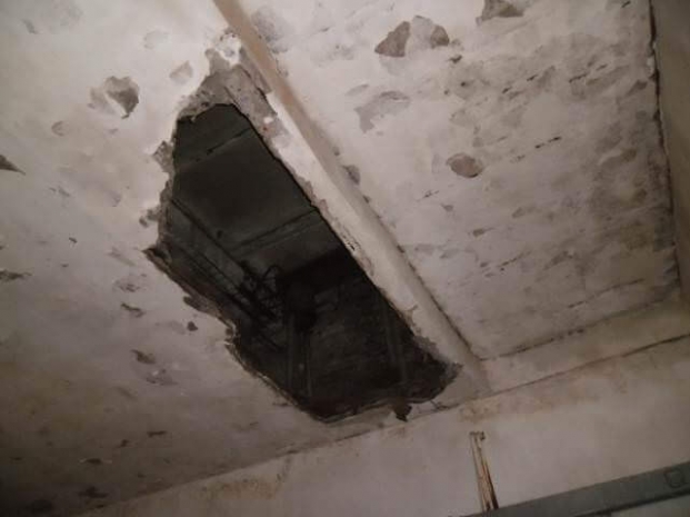 В Уральске рухнувший потолок в бане придавил трех человек