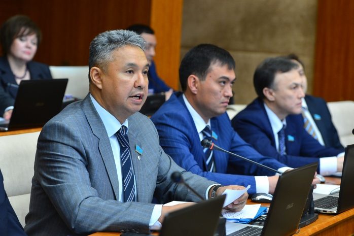 Отменить банковскую тайну для зарубежных счетов чиновников предложили в Казахстане