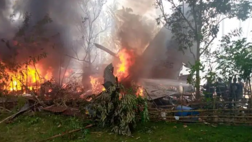 Военный самолет разбился на Филиппинах