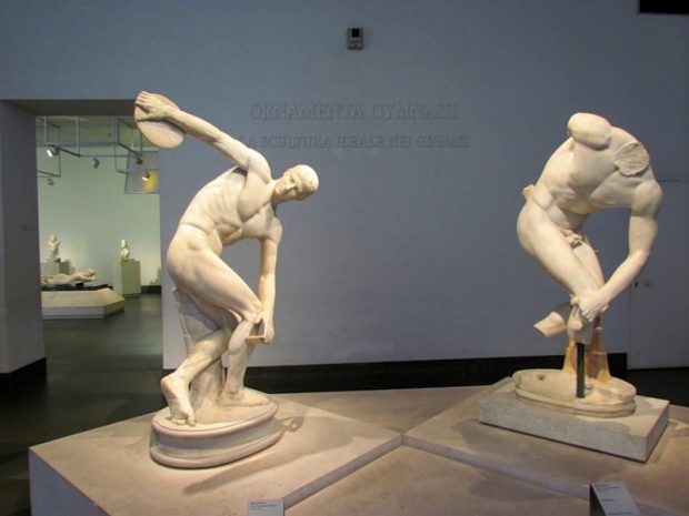 Астанинские дизайнеры прикрыли интимные места античных статуй