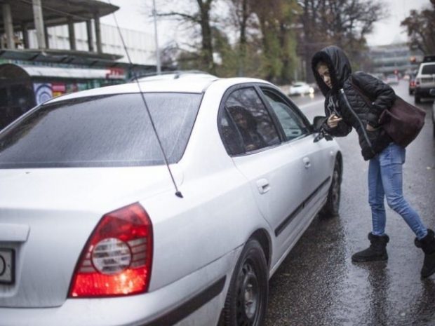 Назойливых таксистов-частников оштрафовали в Астане